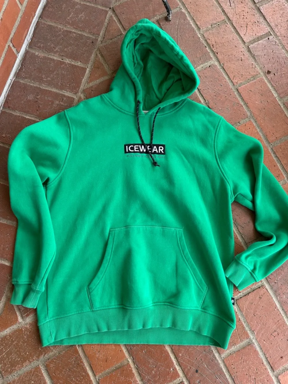 ICEWEAR sweatshirt/hoodie. Purchased in the country of Iceland - Picture 2 of 7